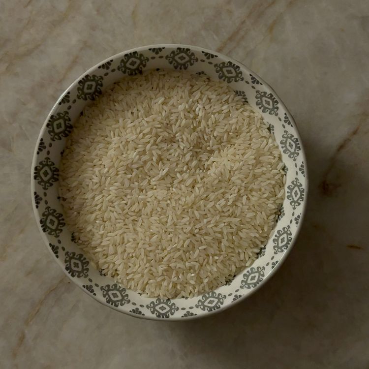 White Rice grains in a bowl
