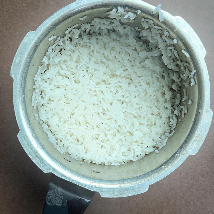 Overhead view of pressure cooker white rice with visible grain separation