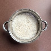 Cooked white rice in a pan on a table